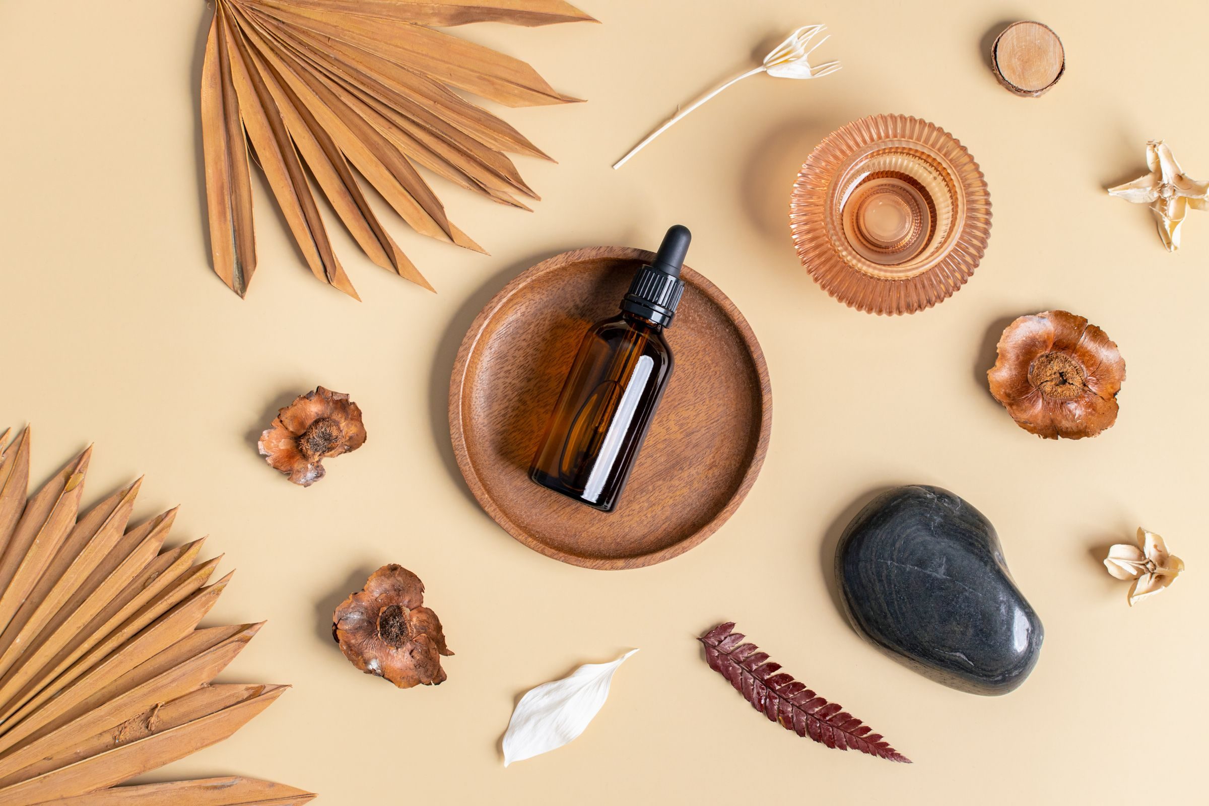 Flacons d’huile et soins naturels pour la peau