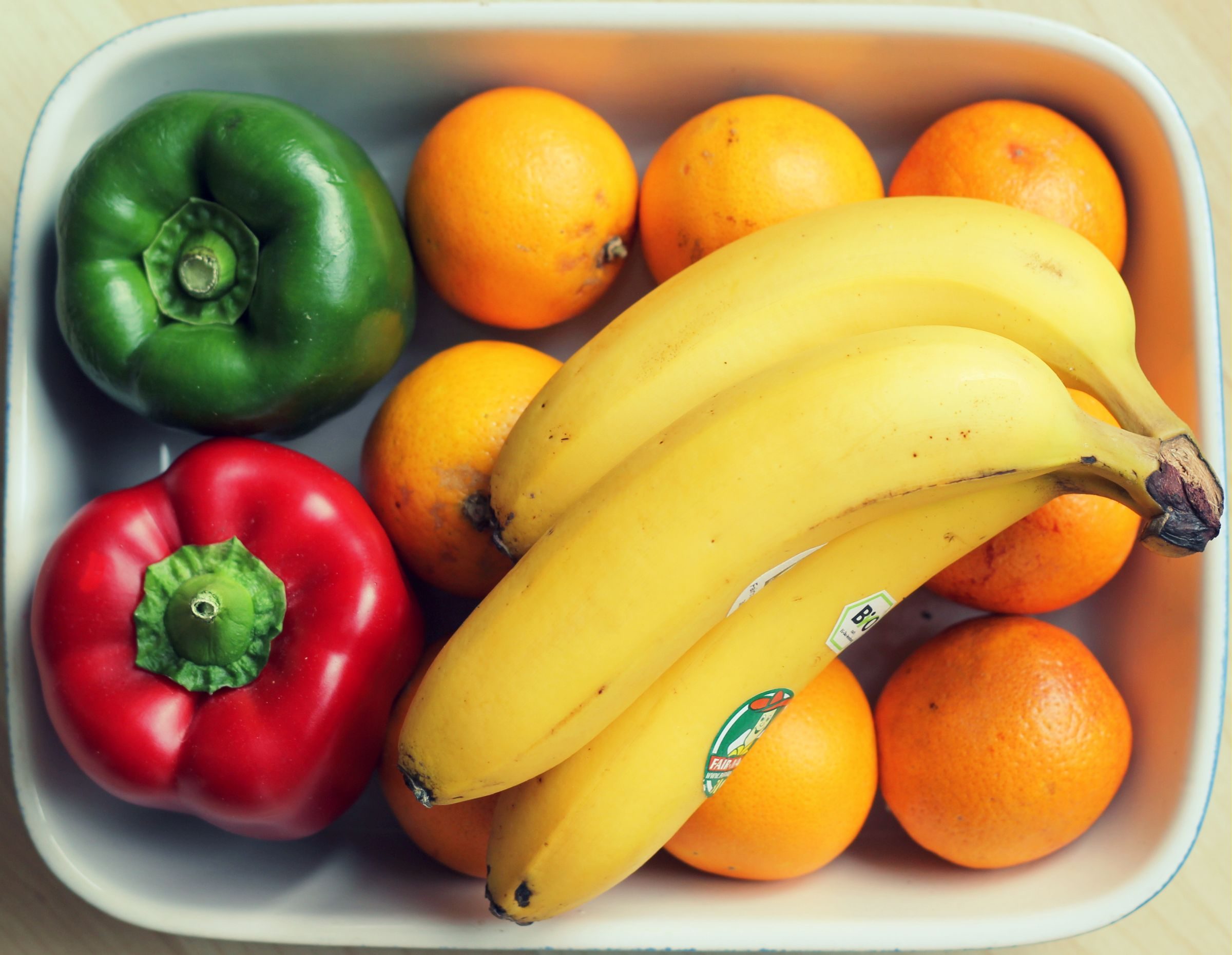 En savoir plus sur Super Nourriture Fruits et légumes frais sur une table de cuisine